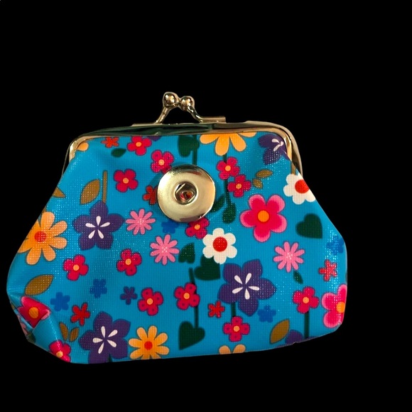 CUTE FLORAL PRINT INTERCHANGEABLE SNAP BUTTON COIN/CHANGE PURSE - Picture 2 of 7
